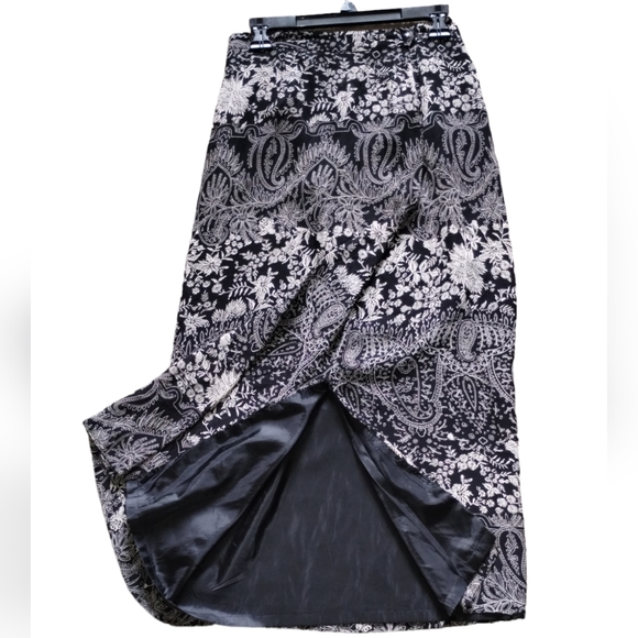 Kasper Vintage Women's 2-Piece Black and Cream Paisley Print Wrap Skirt And Top - Picture 4 of 10